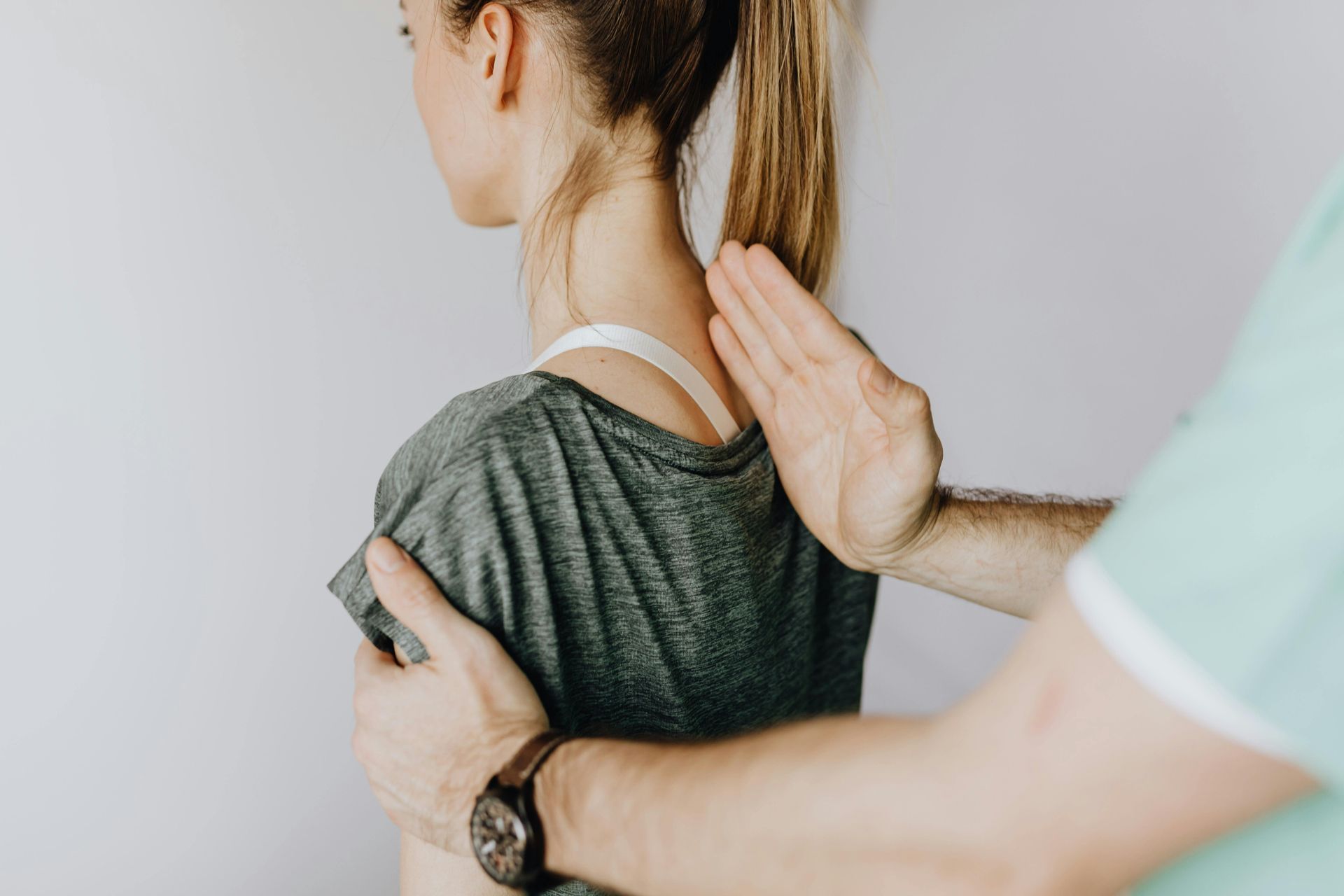 Chiropractor providing expert care